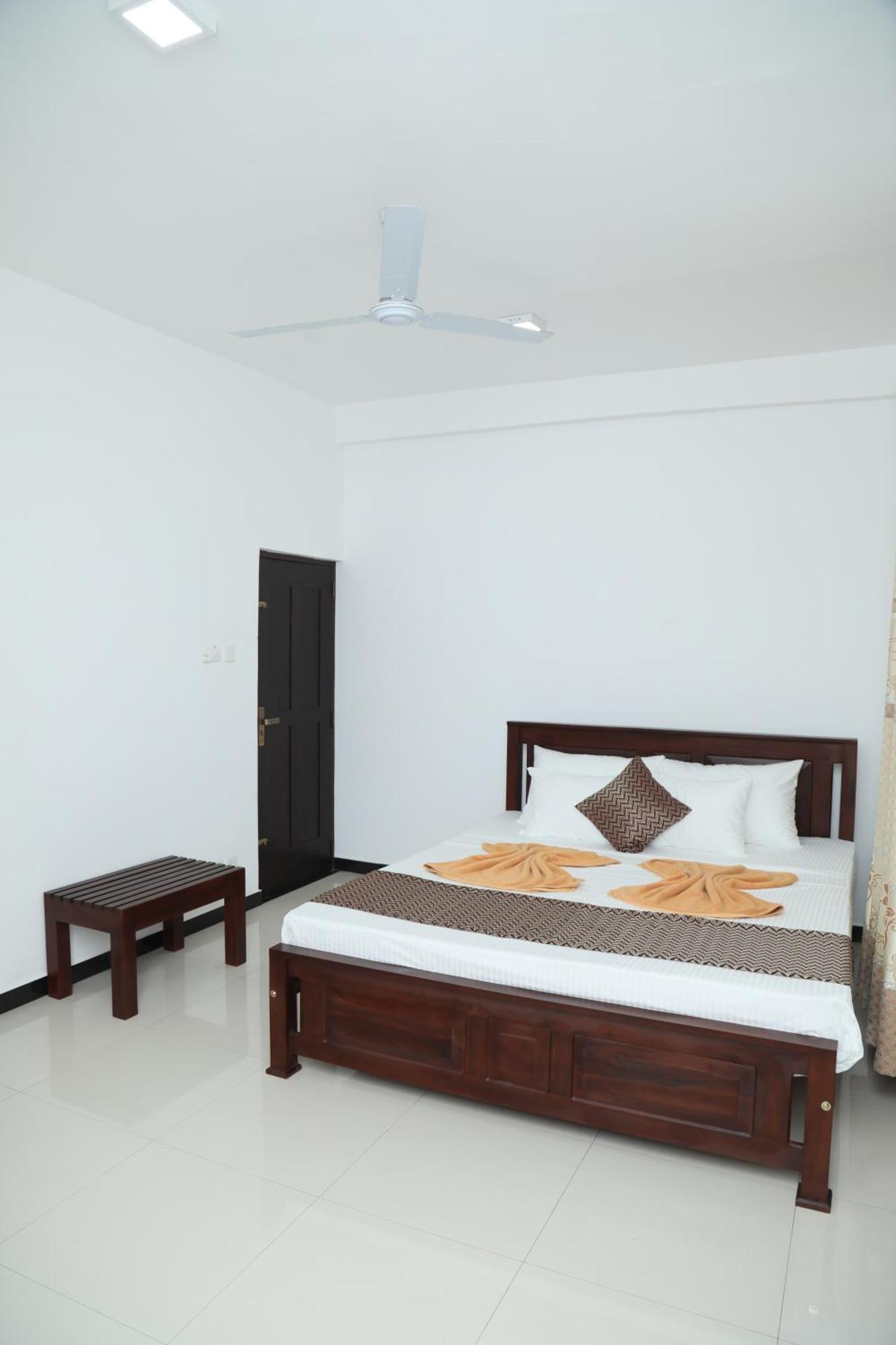 Crystal Wave Holiday Resort Polhena Matara Exterior foto